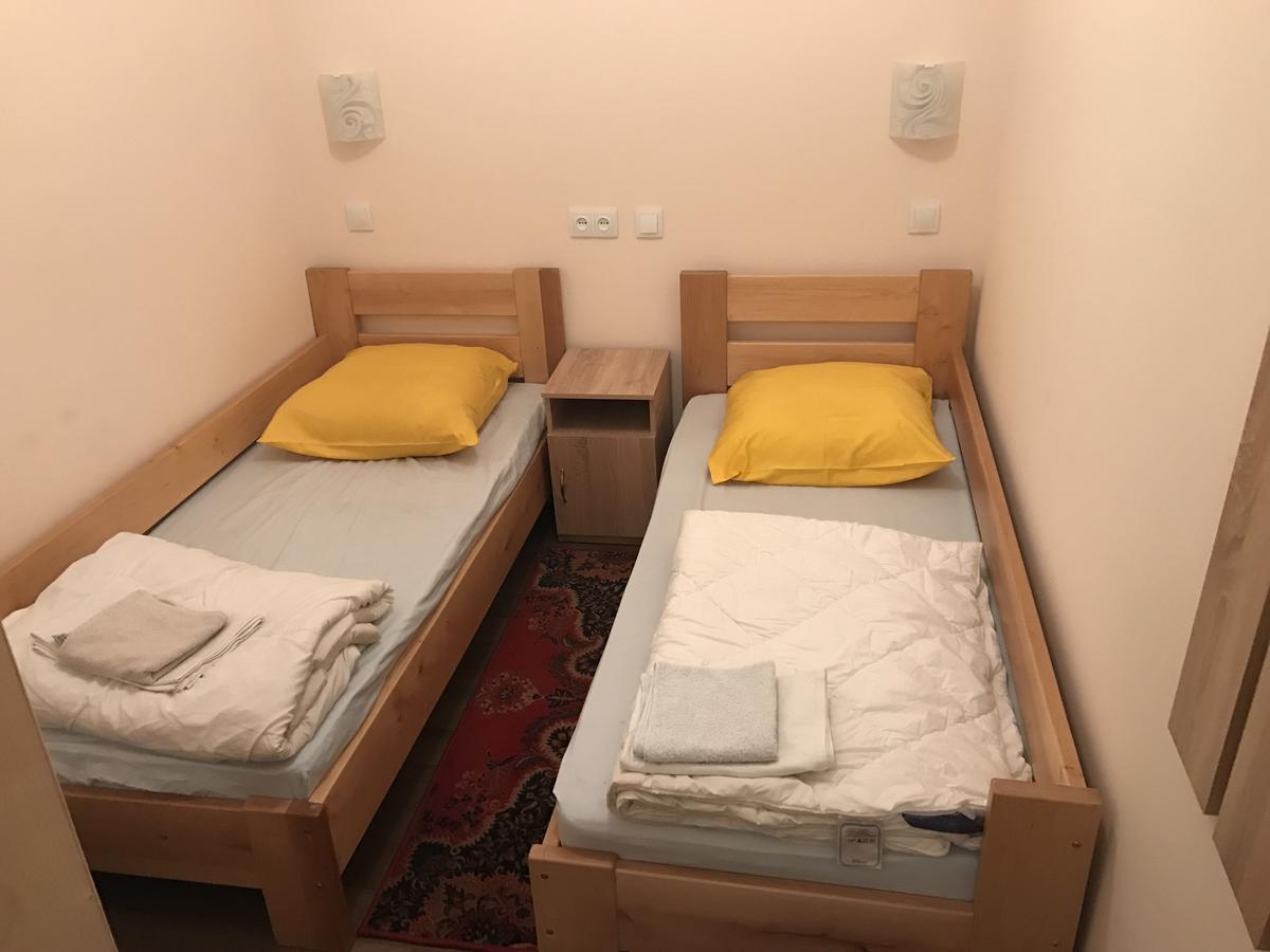 Отель Хата Днепър Екстериор снимка